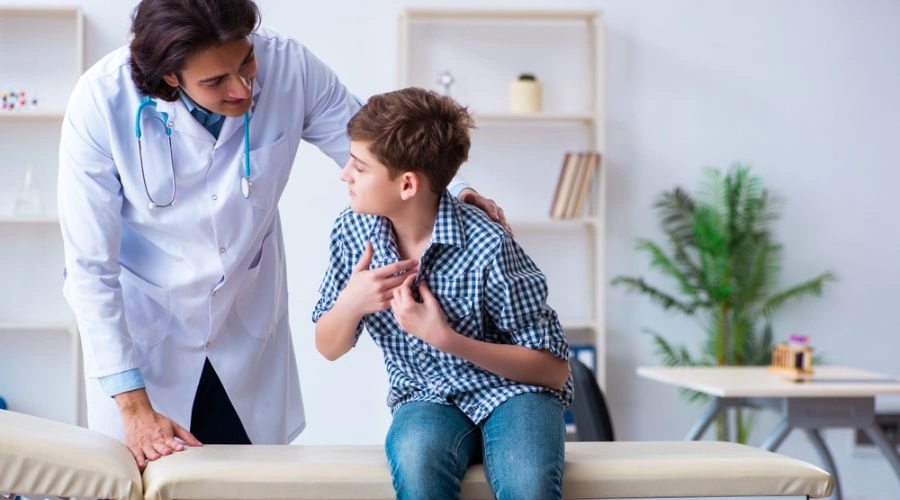teen Benzodiazepine Addiction Treatment at Artemis pic shows teen speaking with his doctor