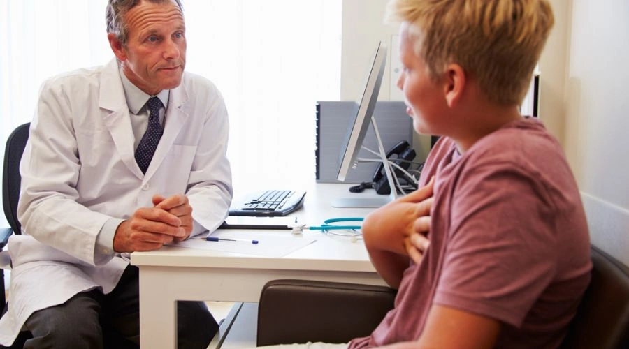 Doctor proving Medication Management in OCD Treatment to a teen at Artemis Healing Center