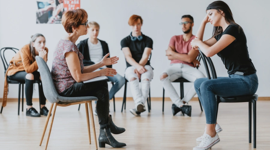 Image of teens attending an NA meeting - NA for Teens - Adolescent Healing Center