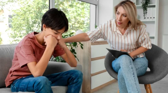 Image of a teen in therapy with a counselor - Teen Schizotypal Personality Disorder Treatment - Artemis Adolescent Healing Center
