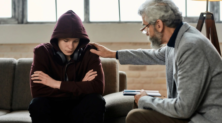 Image of a mental health professional assessing the possible causes of emotional dysregulation in a teenager
